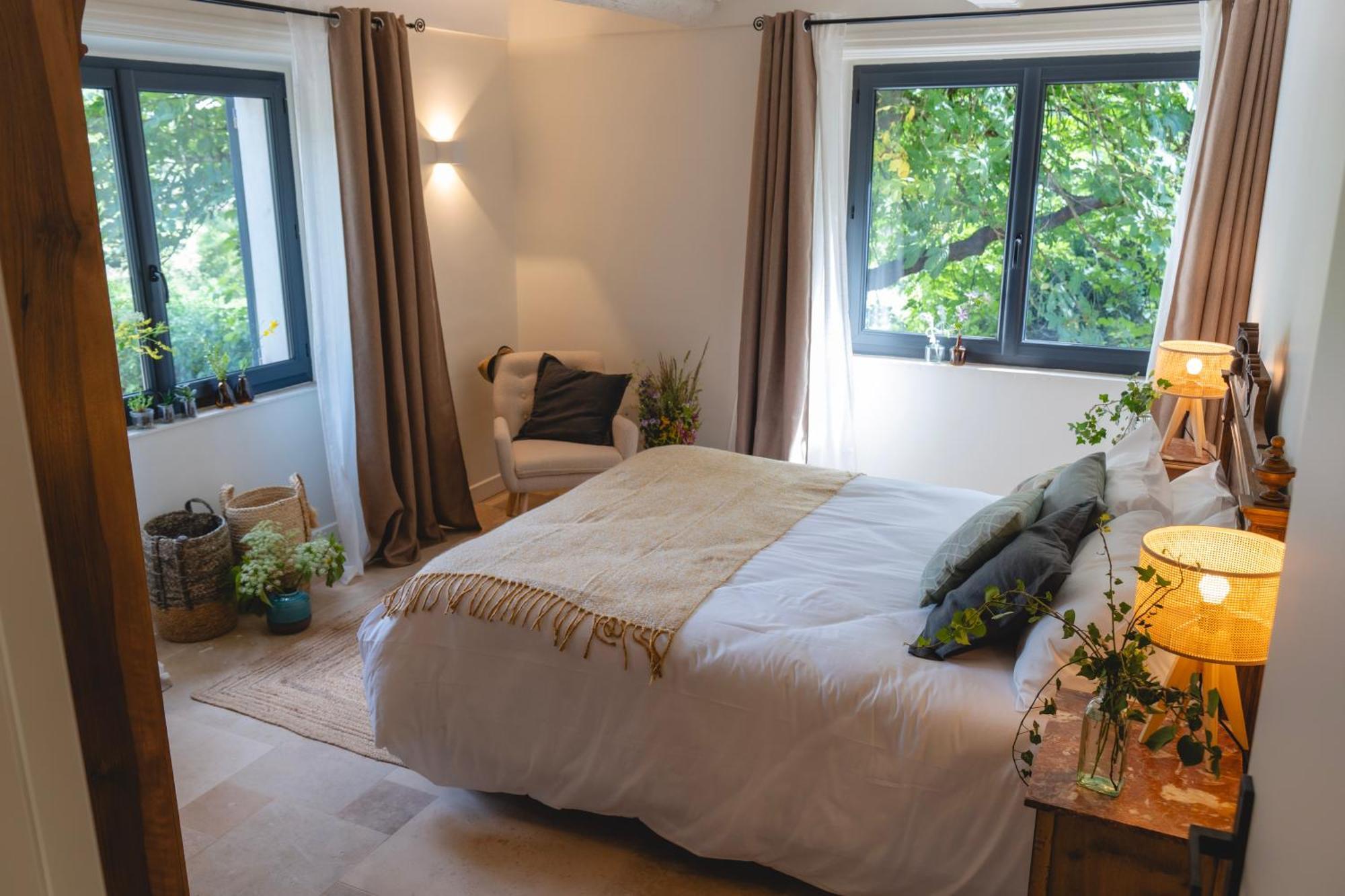 Les Terres Aoyama Hotel Saint Julien Les Rosiers Exterior photo