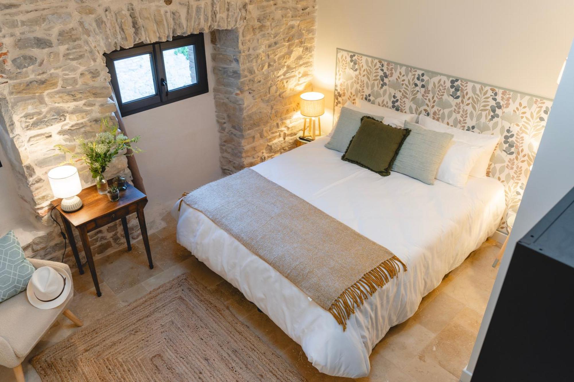 Les Terres Aoyama Hotel Saint Julien Les Rosiers Exterior photo
